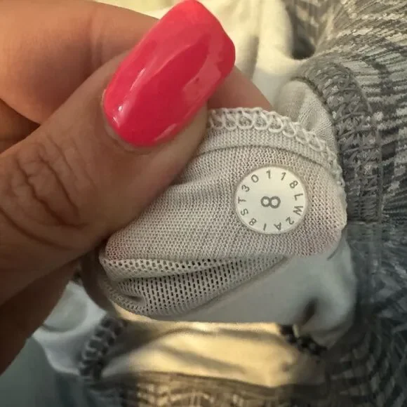 LULULEMON Energy Strappy Sports Bra Gray White Arrow Jacquard Silver Spoon 8 - Picture 10 of 10